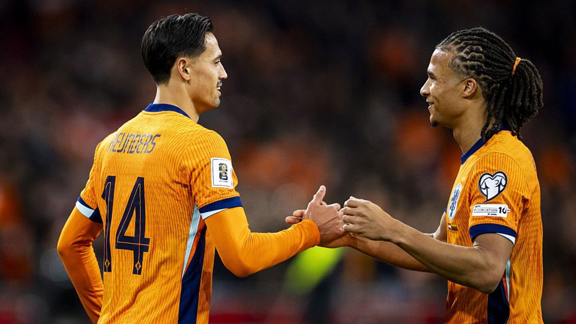 全场笑容：提贾尼·雷恩德斯和内森·阿克