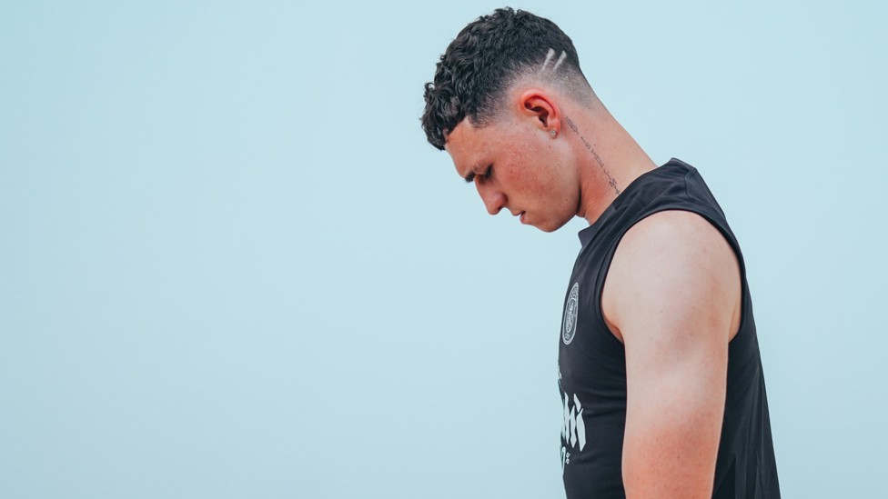 MR BLUE SKY : Phil Foden working hard