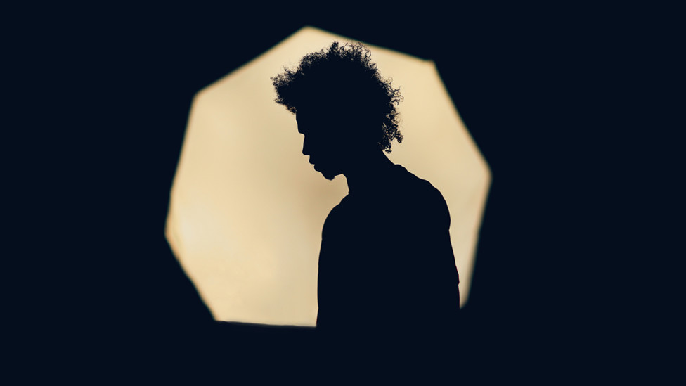 VISION ON : A superb silhouette image frames Leroy Sane