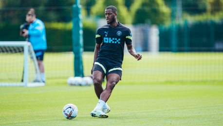 Mbete joins Den Bosch on loan 