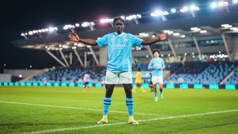 SUPER SUSOHO : Mahamadou Susoho opens the scoring in the EDS 2-2 draw with Sunderland