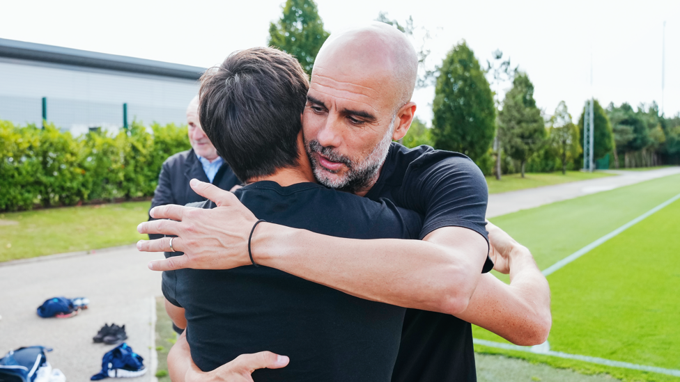 Reencuentros : David y Pep Guardiola en la City Football Academy.