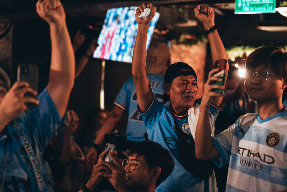 มีความสุข : ซิตี้ยิงขึ้นนำ 3-1 จากอิลคาย กุนโดกัน
