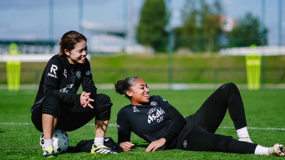 SUN WORSHIP : Hasegawa and Keating watch on