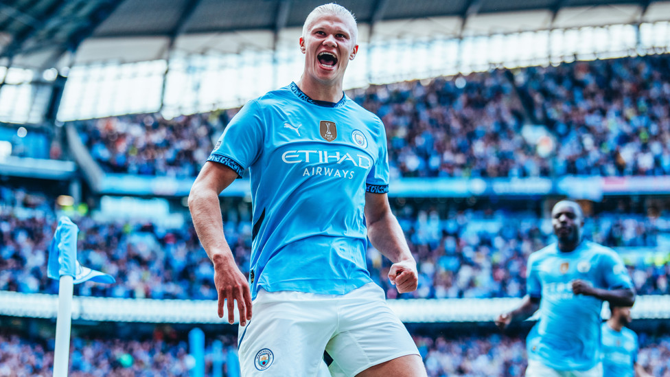 Ipswich (home) : Left foot. Inside the box