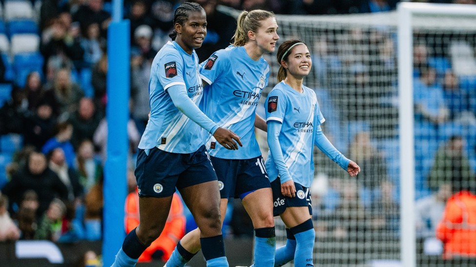 SUPER VIV: Vivianne Miedema celebrates her goal with Bunny Shaw and Yui Hasegawa