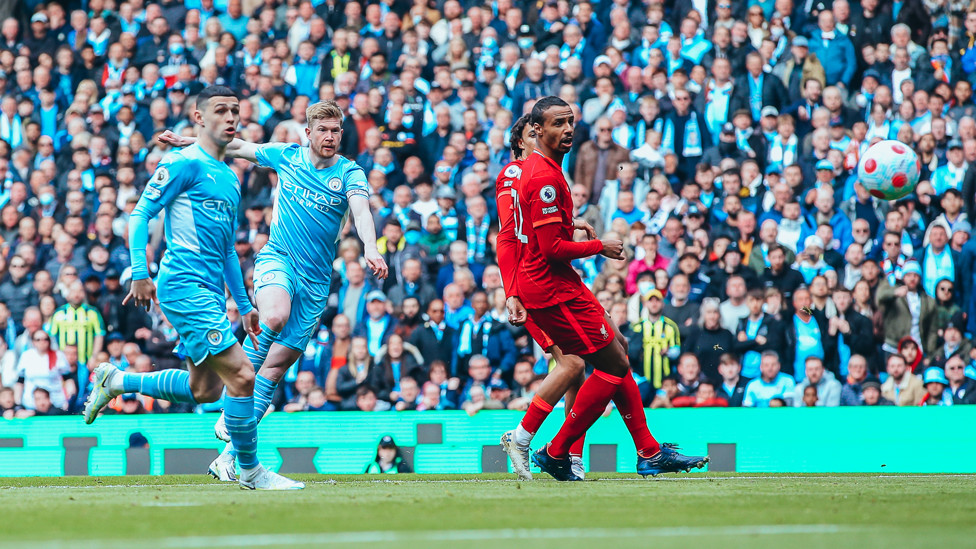 EMPATE EM ABRIL DE 2022 : Na temporada, empate eletrizante em 2 a 2 no Etihad. 