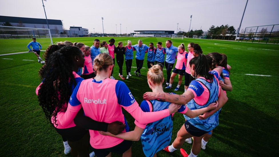 Team talk : The City players gather