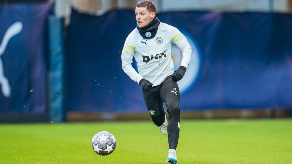 POWER SERGE : Sergio Gomez races forward