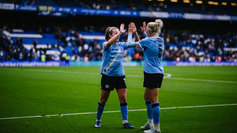 Alex Greenwood, Lauren Hemp y Laura Blindkilde Brown en una imagen oficial de Manchester City