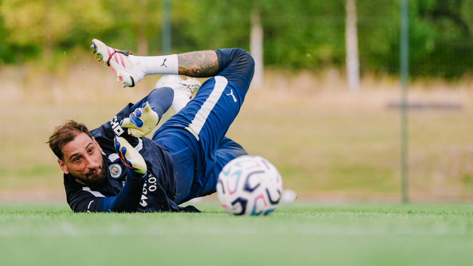 SAVE  : Gianluigi Donnarumma gets down low.