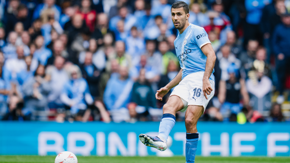 ROLLS-ROYCE RODRI : Running the midfield.