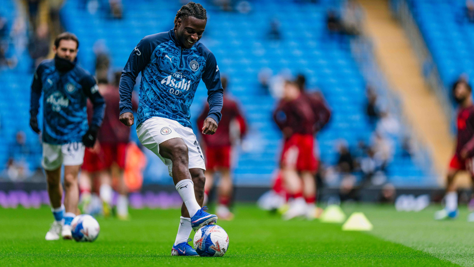 JOLLY JEREMY : Good vibes from Doku during the warm up.