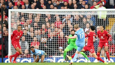 BELGIAN MAGIC: De Bruyne's curling strike brings City level again!