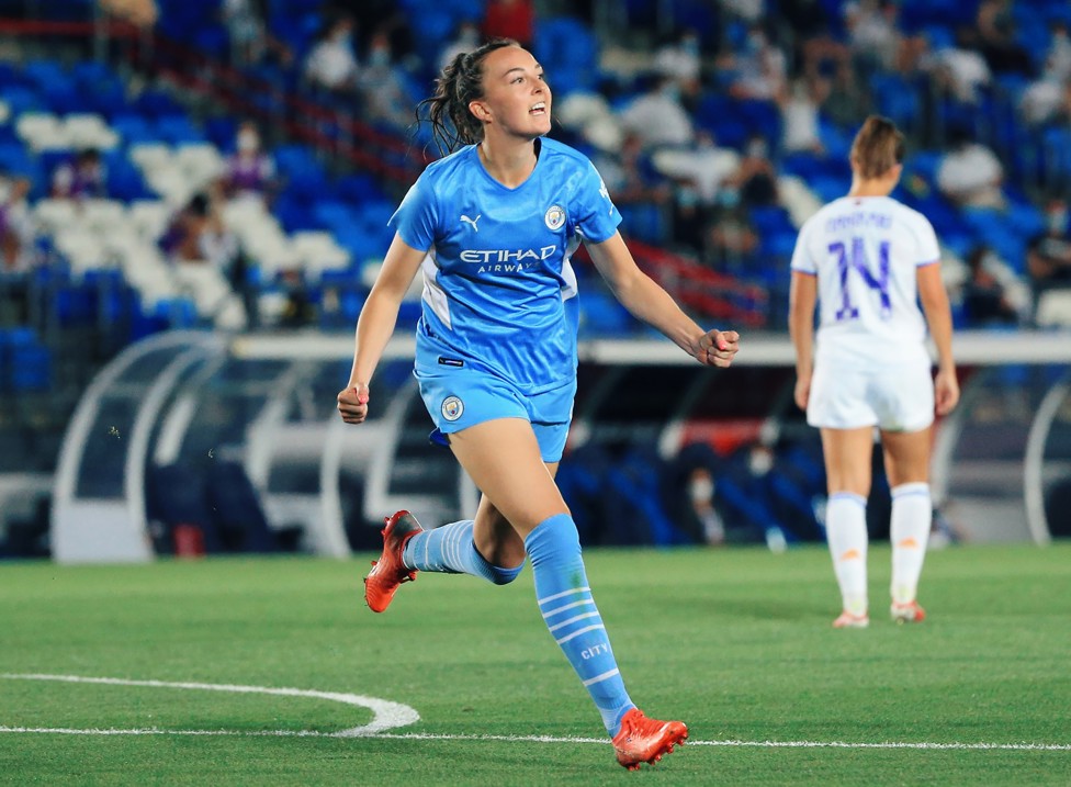 SWEET CAROLINE. : La escocesa anotó su gol 25 con el Manchester City.