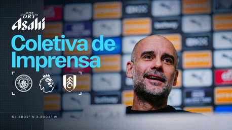 Press conference background featuring Manchester City and Fulham logos with promotional text in Portuguese.