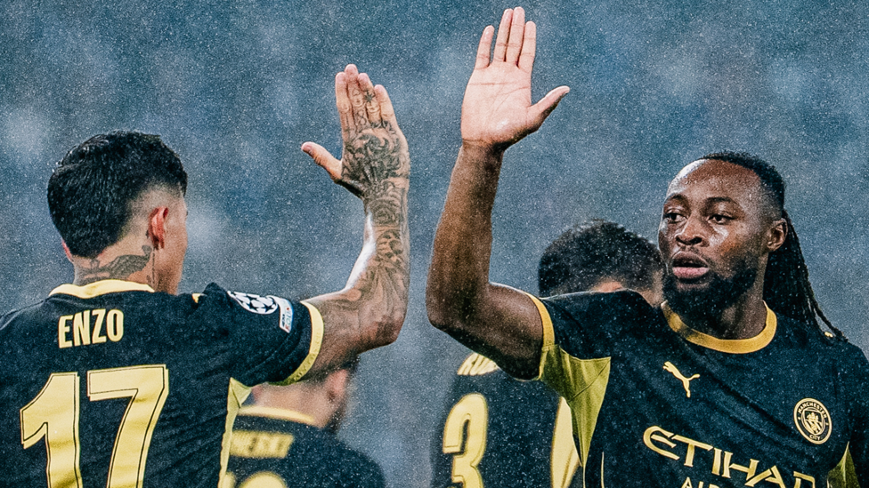 HIGH FIVE : Semenyo congratulates Fernández for his assist.
