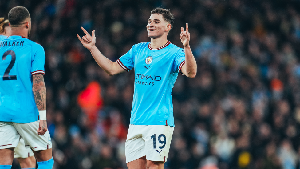 LA ARANA : 'The spider' celebrates in trademark fashion after making it 4-0.