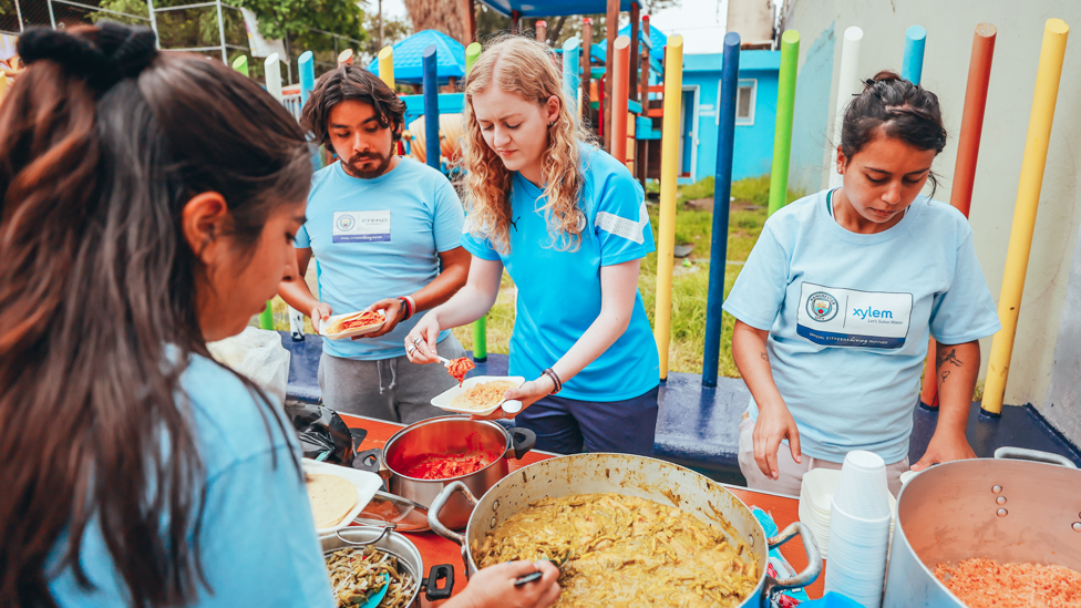 Taco Time : Volunteers take a break and share some local delicacies!  