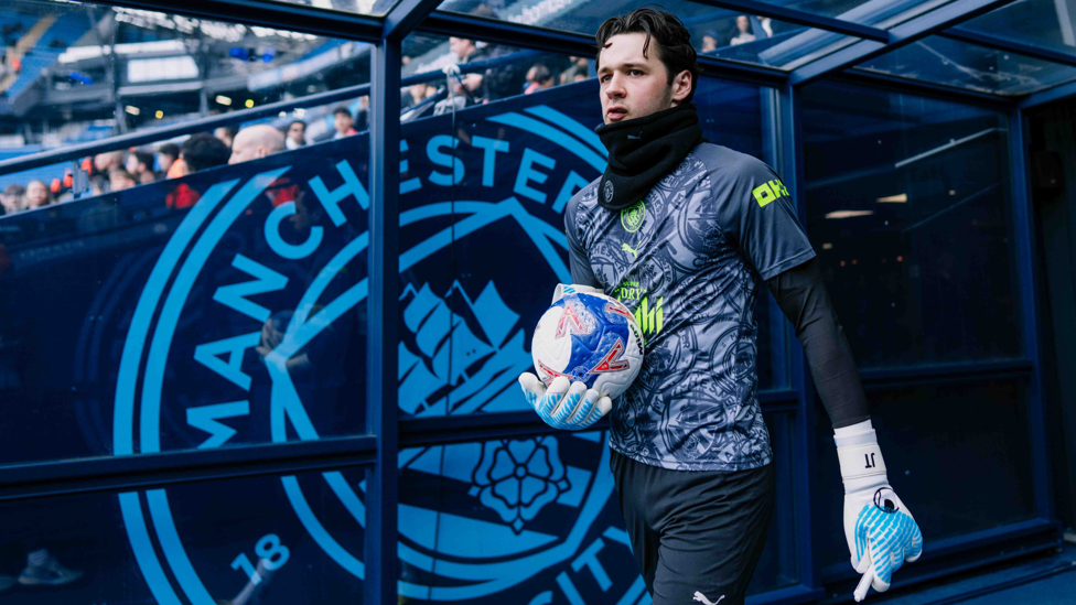 SAFE HANDS : Warm up time!