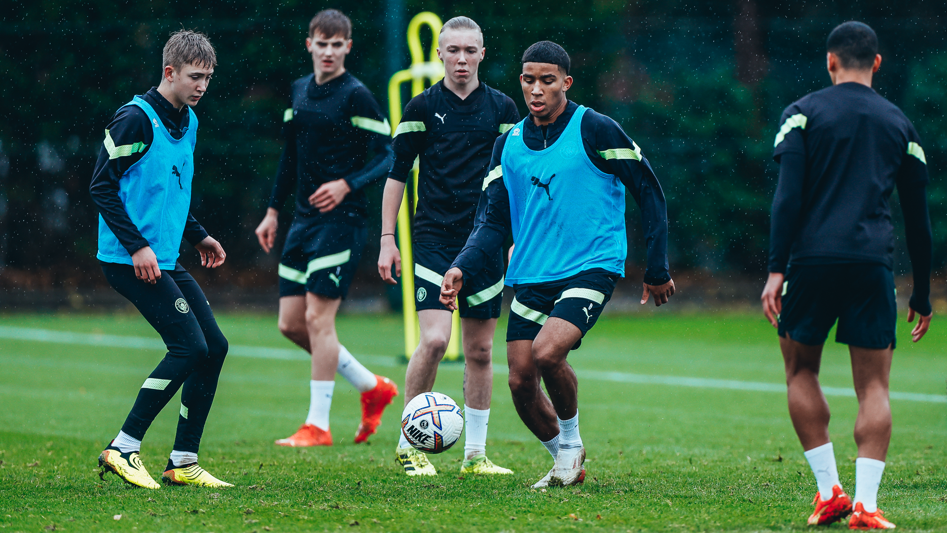 Gallery: Blues battle the elements ahead of U18 Premier League return!