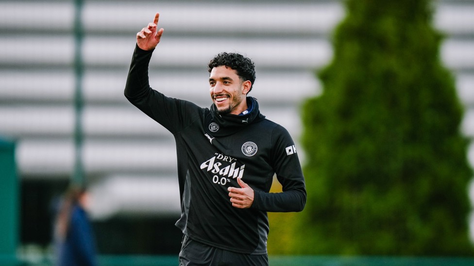 HANDS UP : Omar Marmoush is ready for Villa