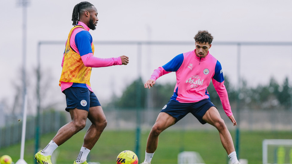 ATTACK V DEFENCE  : Antoine Semenyo looks to take on Max Alleyne. 