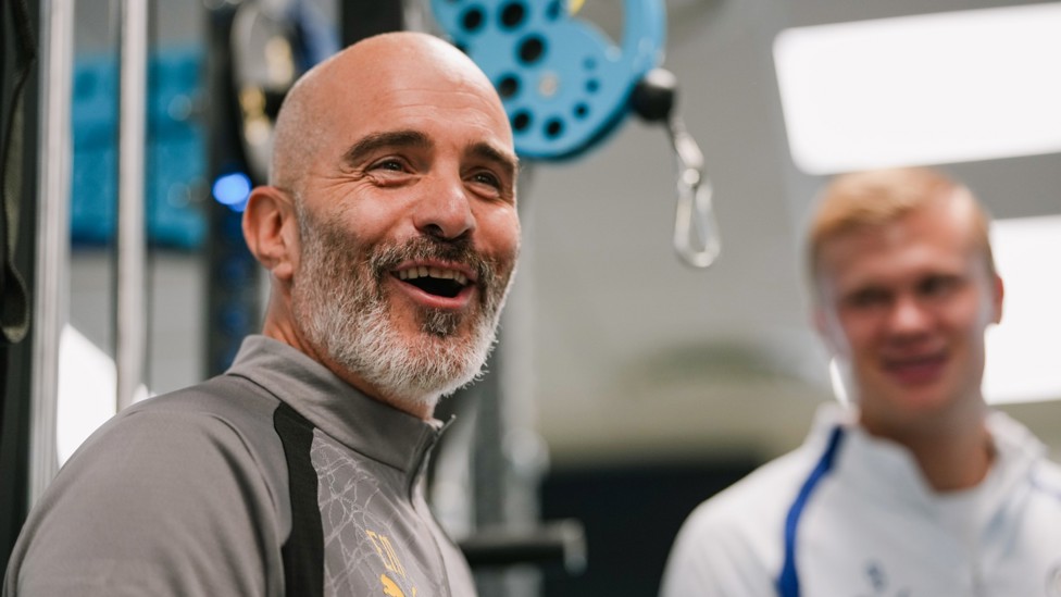 THE BOSS : Enzo Maresca welcomes his players back. 