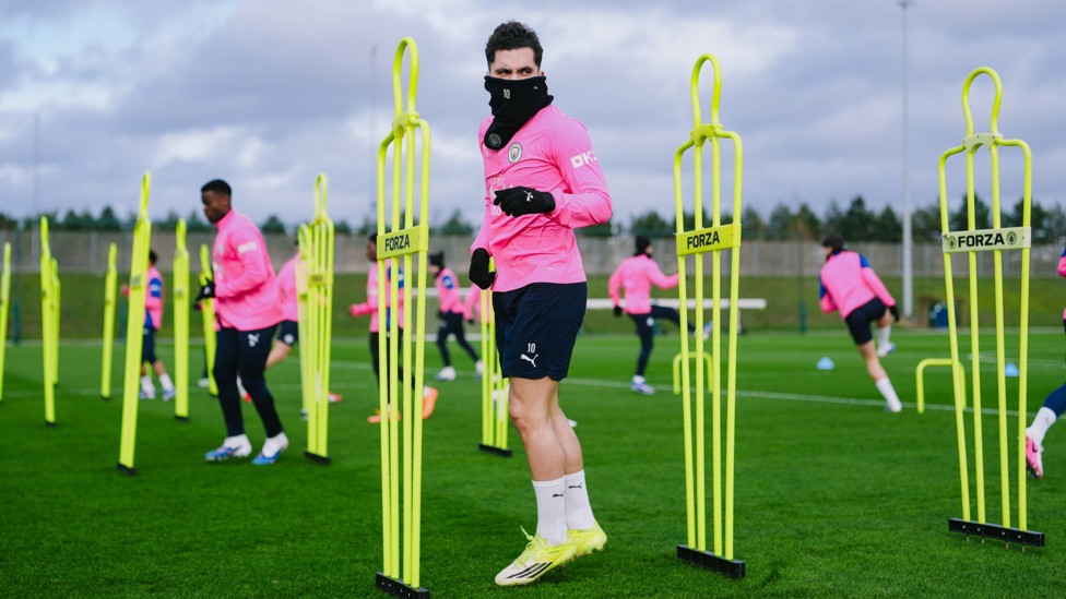 SLALOM RUN : Rayan Cherki weaves through the mannequins