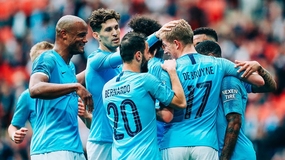 DE BRUYNE DELIGHT : The team congratulate the Belgian for his goal