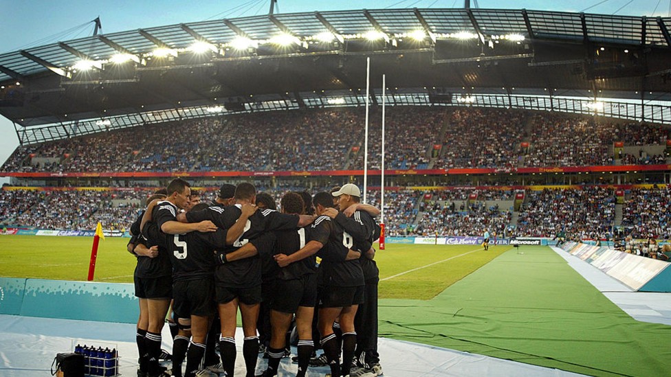 ALL BLACK MAGIC : New Zealand embrace after victory in the Rugby Sevens 