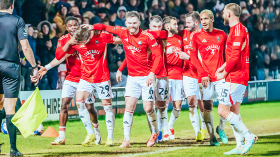 Victoria del Salford City ante el Swindon Town en tercera ronda.