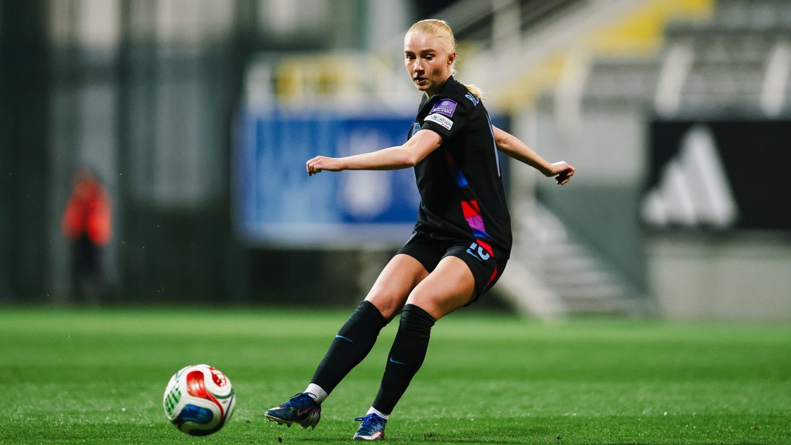 City duo help England to emphatic Ukraine win