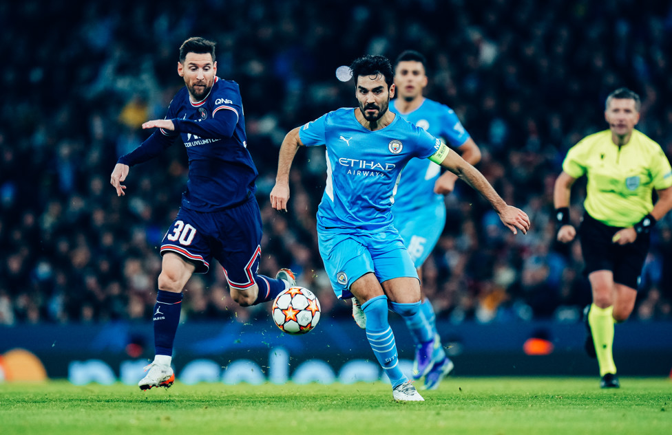Gundogan x Messi na última partida entre City e PSG. 