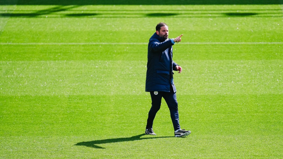 THE BOSS : Oliver Reiss provides instruction. 