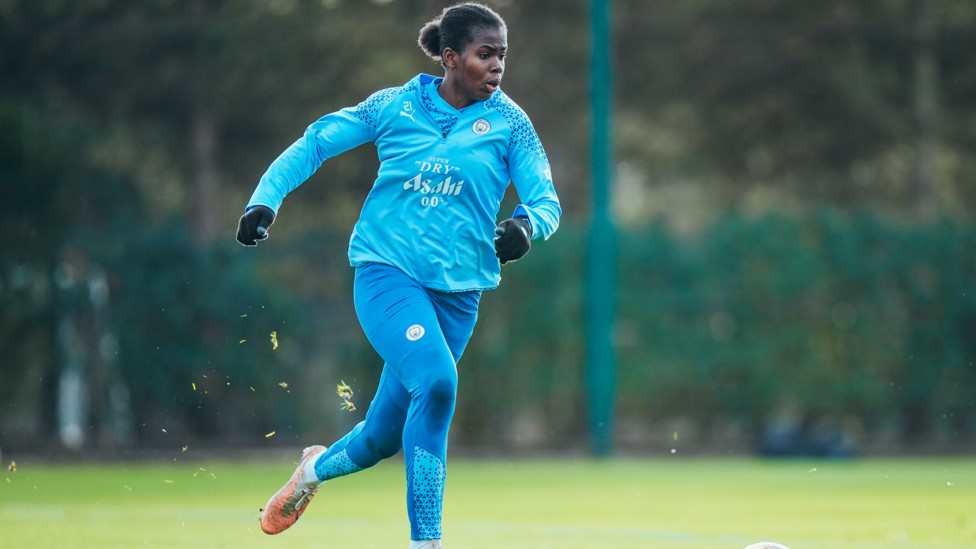 FULL SPRINT : Khadija 'Bunny' Shaw chases down the ball.
