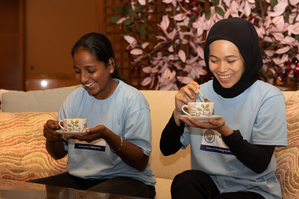TASTE OF LUXURY : Komal (Mumbai) and Diva (Bandung) enjoy a famous Gold Cappuccino at Emirates Palace