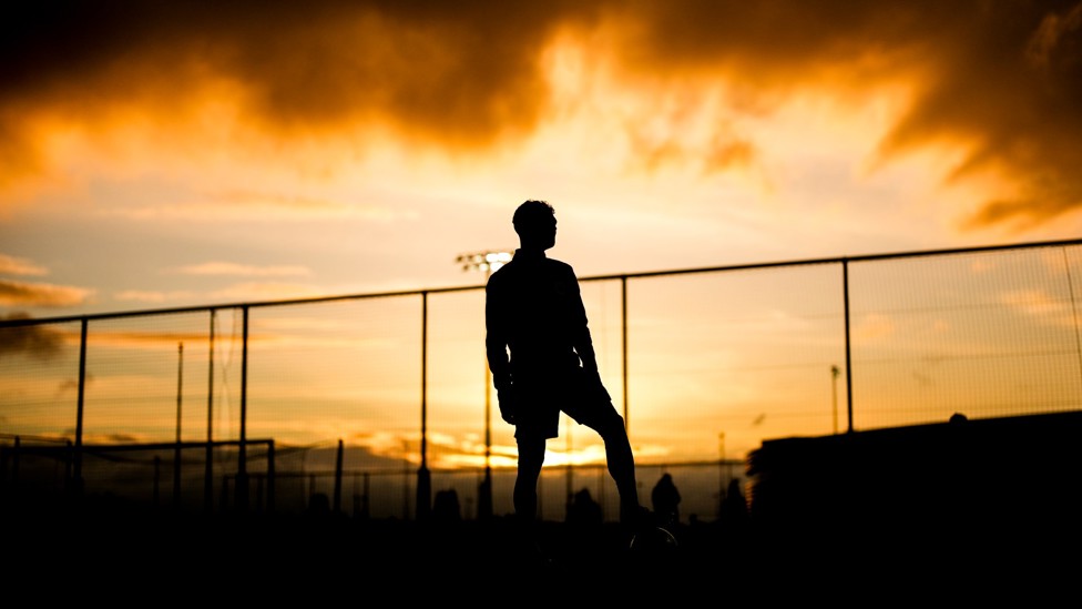 SUNSET SNAP : Phil Foden looks angelic