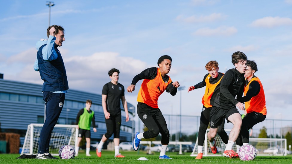 SLIPPING THROUGH: Sam Wadsworth sneaks through