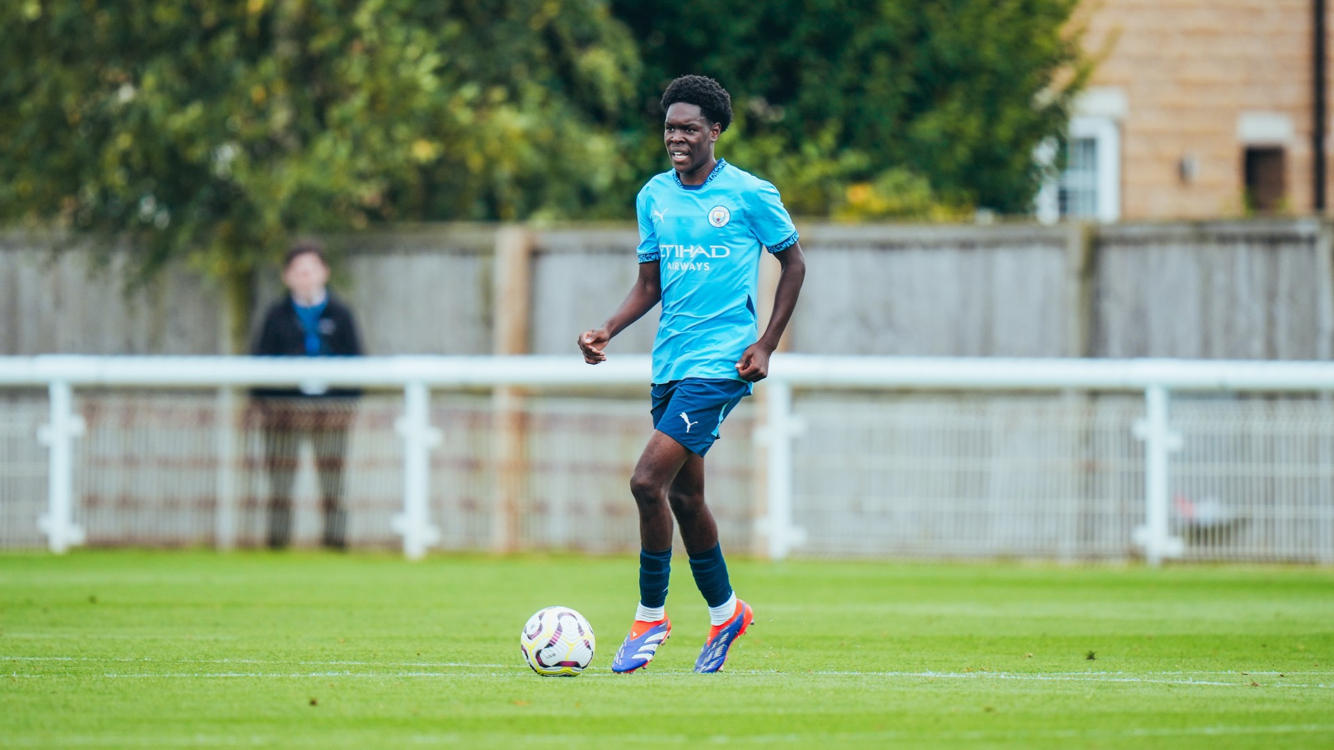 FULL FOCUS : Femi Fapetu looks to orchestrate play. 