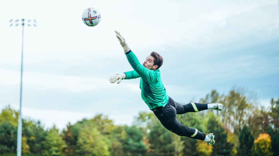 Stefan Ortega shows his agility 