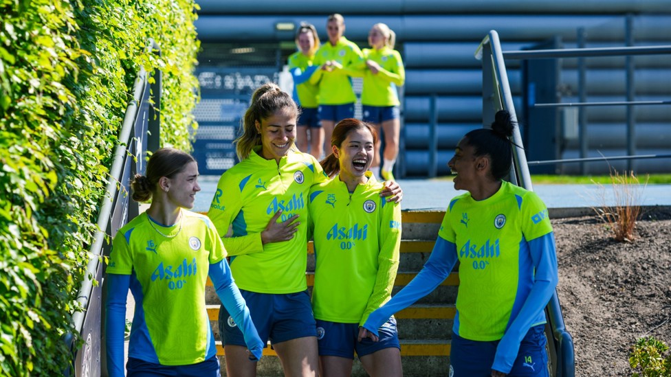 SQUAD GOALS : All smiles heading to the session