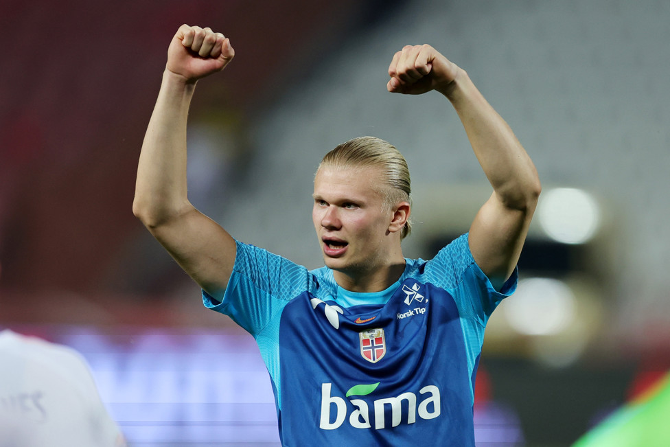 SU AMADA NORUEGA : Haaland con la camiseta de Noruega en 2022.