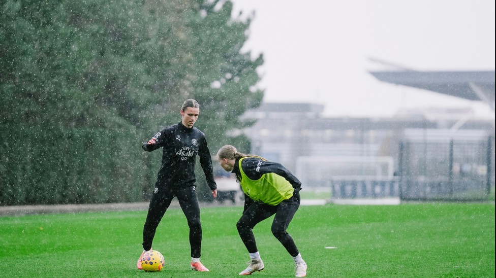 Kerstin Casparij and Codie Thomas battle in the rain