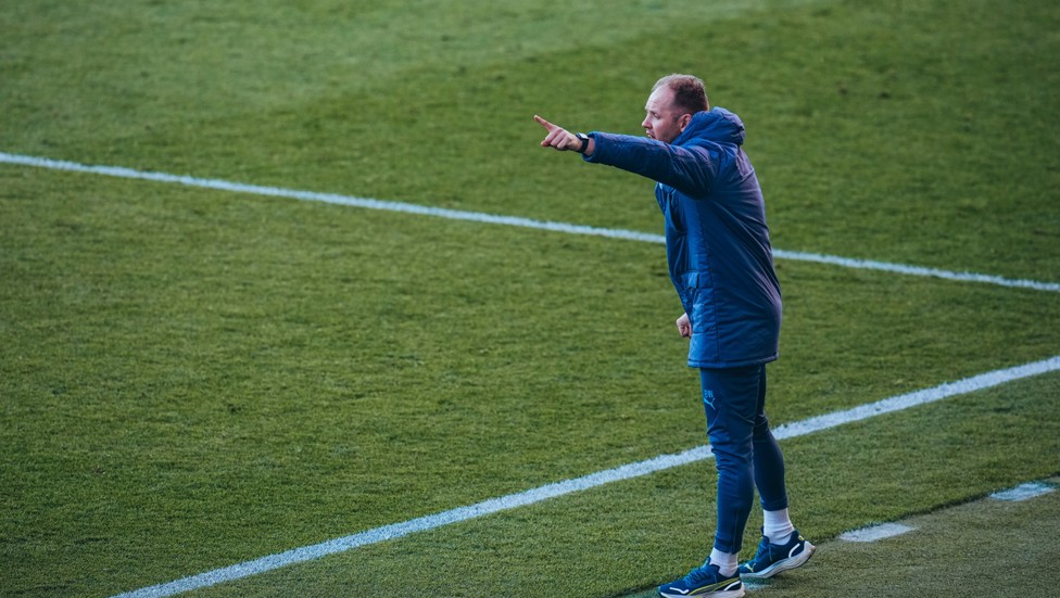THE BOSS : Ben Wilkinson provides instructions.