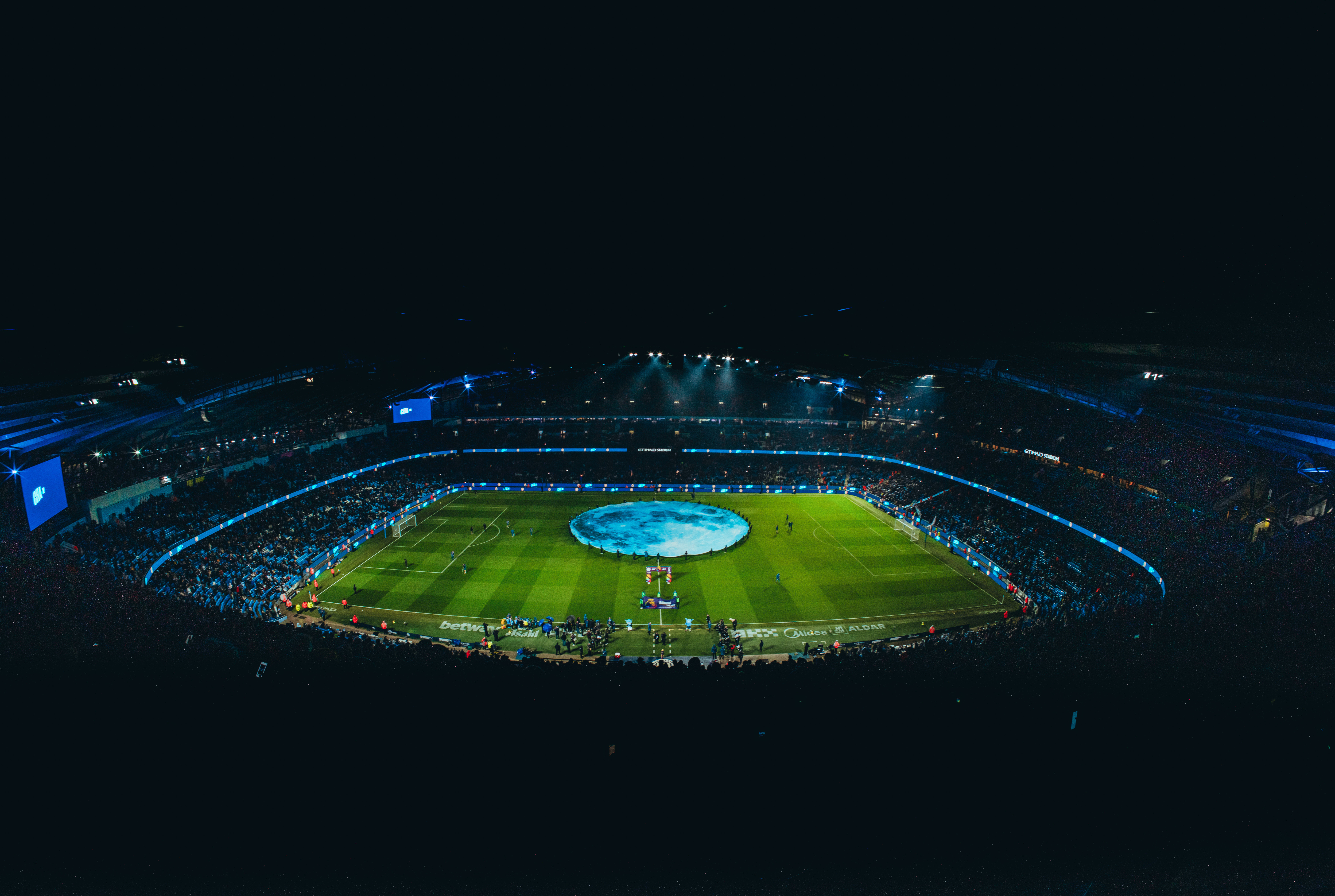Etihad lotado para City x Forest. 