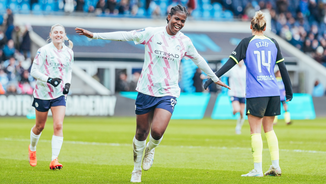 Bunny faz três e City pula para segundo na WSL