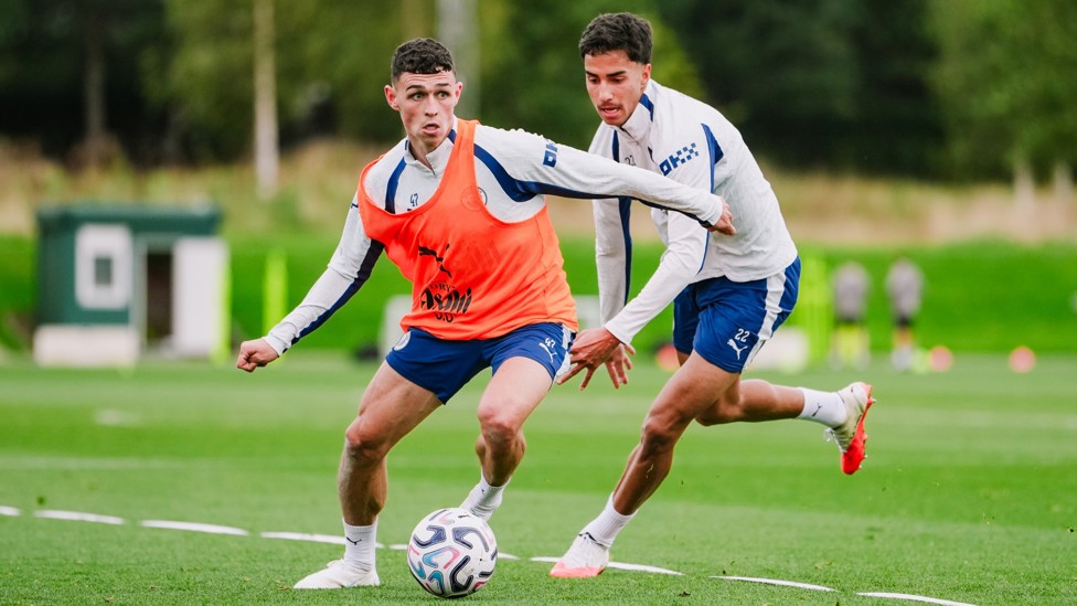 ONE-V-ONE : Phil Foden and Vitor Reis go head-to-head. 