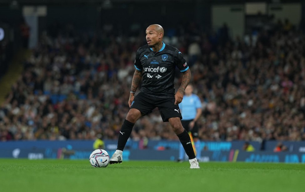 'Oh when De Jong, goes sliding in...''