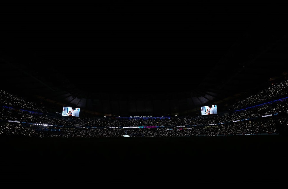 Light fantastic - mobile phones light up the Etihad